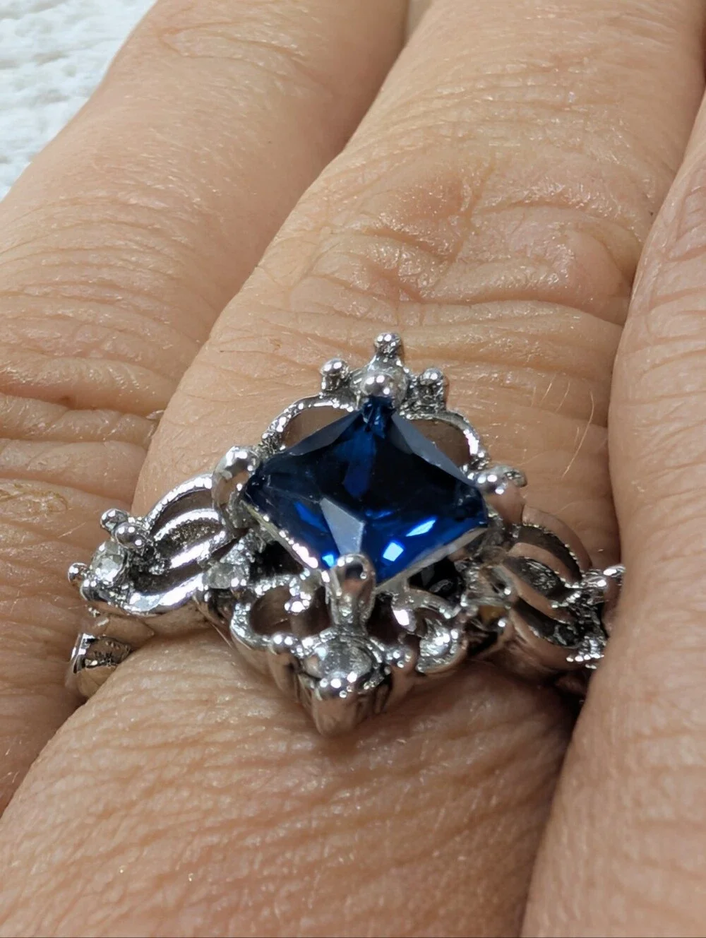 Beautiful Vintage Inspired Blue And White CZ Silver Size 8 Ring